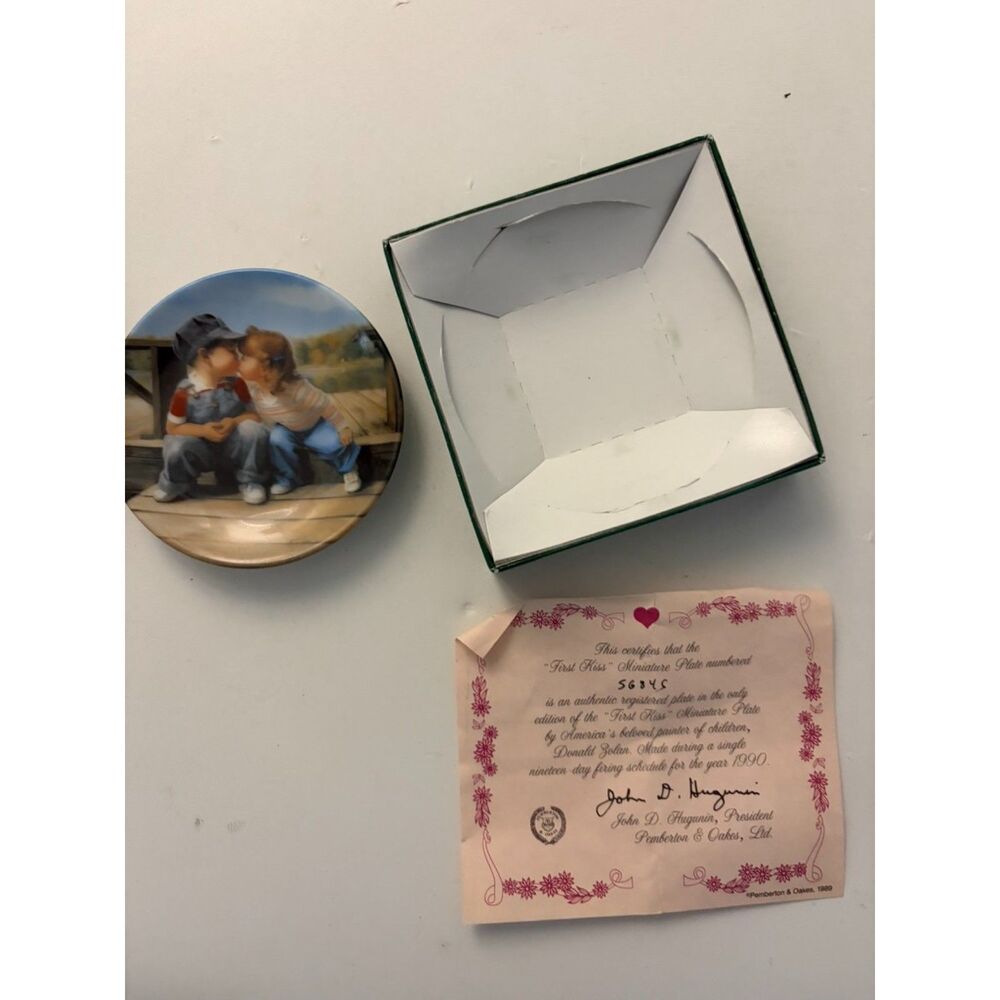 Donald Zolan Miniature Collector plate "First Kiss"